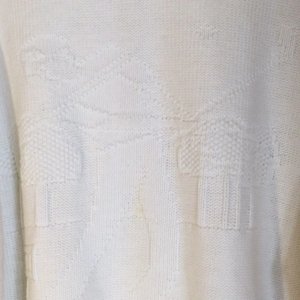 Eddie Bauer White 100% Cotton Knit Sweater with raise image of golfer - Picture 2 of 11